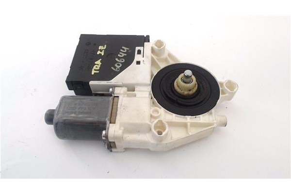 Recambio de motor elevalunas trasero izquierdo para audi a3 sportback (8pa) 2.0 tdi ambiente referencia OEM IAM 0130822263  