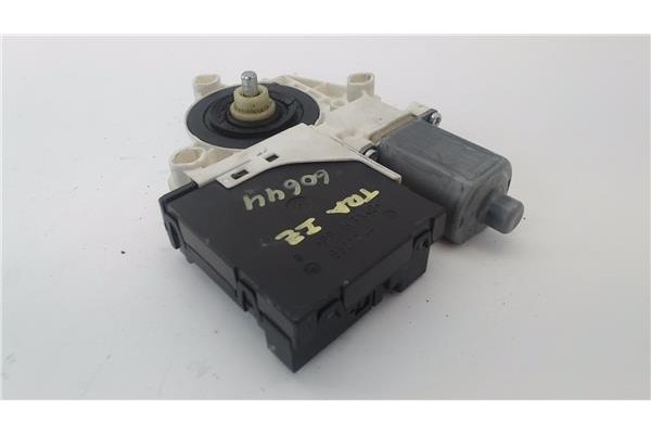 Recambio de motor elevalunas trasero izquierdo para audi a3 sportback (8pa) 2.0 tdi ambiente referencia OEM IAM 0130822263  