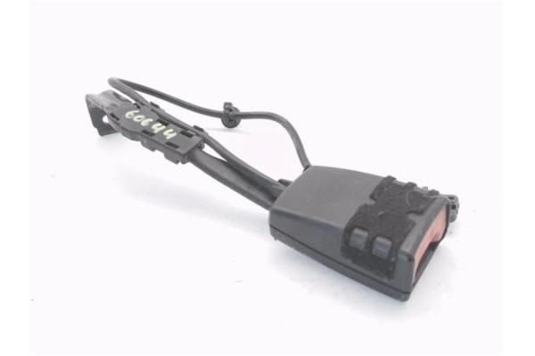 Recambio de anclaje cinturon delantero derecho para audi a3 sportback (8pa) 2.0 tdi ambiente referencia OEM IAM 8P0857756F FKZ  