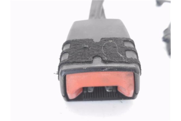 Recambio de anclaje cinturon delantero derecho para audi a3 sportback (8pa) 2.0 tdi ambiente referencia OEM IAM 8P0857756F FKZ  