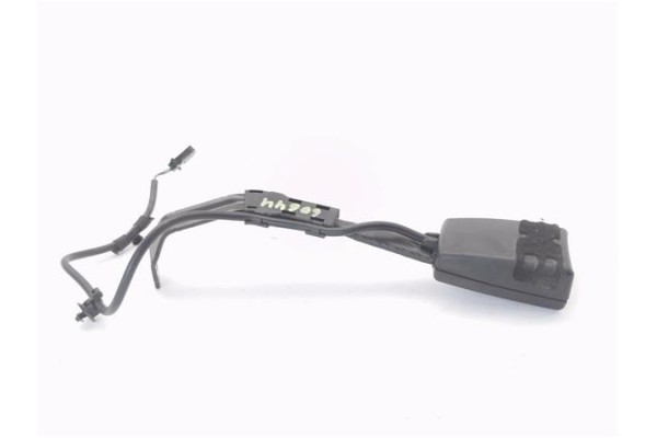 Recambio de anclaje cinturon delantero izquierdo para audi a3 sportback (8pa) 2.0 tdi ambiente referencia OEM IAM 8P0857755D  