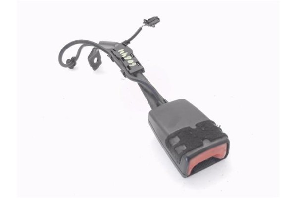 Recambio de anclaje cinturon delantero izquierdo para audi a3 sportback (8pa) 2.0 tdi ambiente referencia OEM IAM 8P0857755D  
