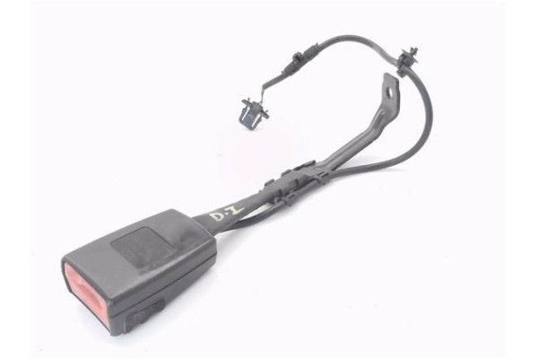 Recambio de anclaje cinturon delantero izquierdo para audi a3 sportback (8pa) 2.0 tdi ambiente referencia OEM IAM 8P0857755D  