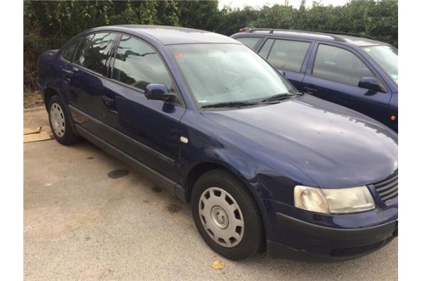 VOLKSWAGEN PASSAT BERLINA (3B2)
