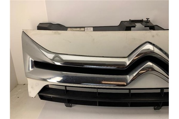 Recambio de rejilla capo para citroen jumpy 2.0 hdi 125 fap 27 l1h1 fugón referencia OEM IAM 1440172580  