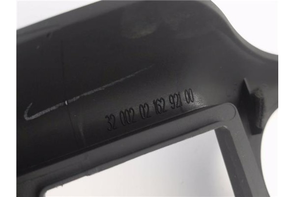 Recambio de embellecedor consola central para citroen c3 picasso 1.6 exclusive referencia OEM IAM 96825462 3,2002E+14 