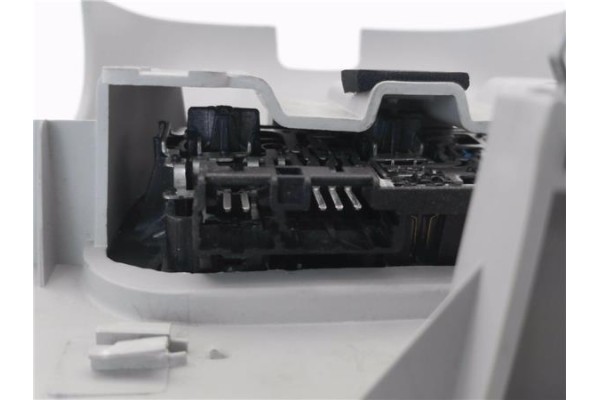 Recambio de luz delantero central techo para citroen c3 picasso 1.6 exclusive referencia OEM IAM 9684237380  