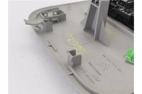 Recambio de luz delantero central techo para citroen c3 picasso 1.6 exclusive referencia OEM IAM 9684237380  