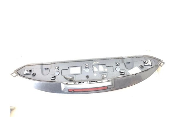 Recambio de aleron trasero para renault clio iv 0.9 limited referencia OEM IAM 960306579R  