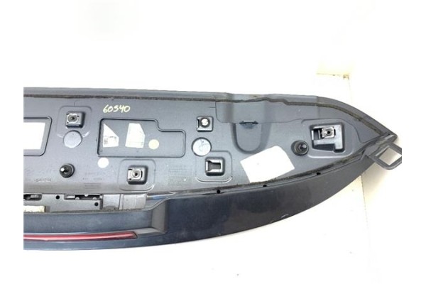 Recambio de aleron trasero para renault clio iv 0.9 limited referencia OEM IAM 960306579R  