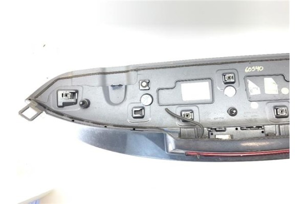 Recambio de aleron trasero para renault clio iv 0.9 limited referencia OEM IAM 960306579R  