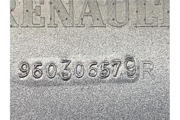 Recambio de aleron trasero para renault clio iv 0.9 limited referencia OEM IAM 960306579R  