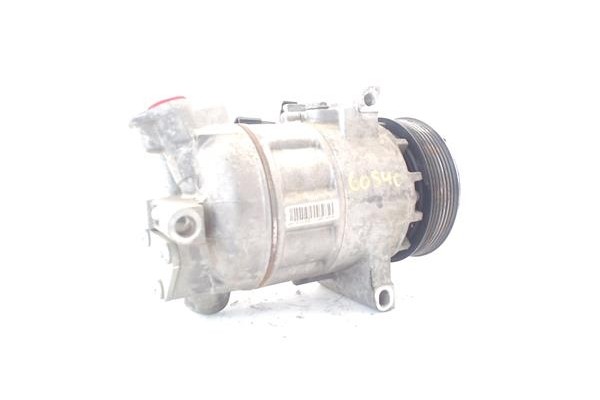 Recambio de compresor aire acond. para renault clio iv 0.9 limited referencia OEM IAM 926002352R  