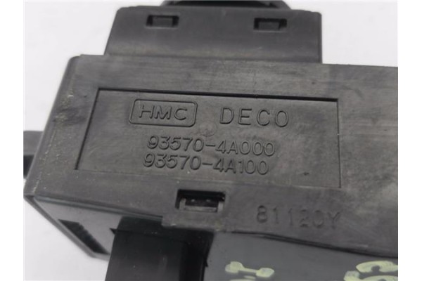 Recambio de mando elevalunas delantero izquierdo para hyundai h-1 furgón 2.5 td referencia OEM IAM 935704A000 935704A100 