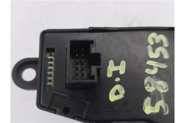 Recambio de mando elevalunas delantero izquierdo para hyundai h-1 furgón 2.5 td referencia OEM IAM 935704A000 935704A100 