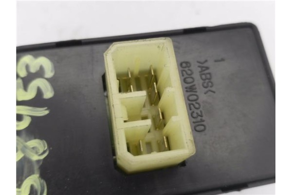 Recambio de mando elevalunas delantero izquierdo para hyundai h-1 furgón 2.5 td referencia OEM IAM 935704A000 935704A100 