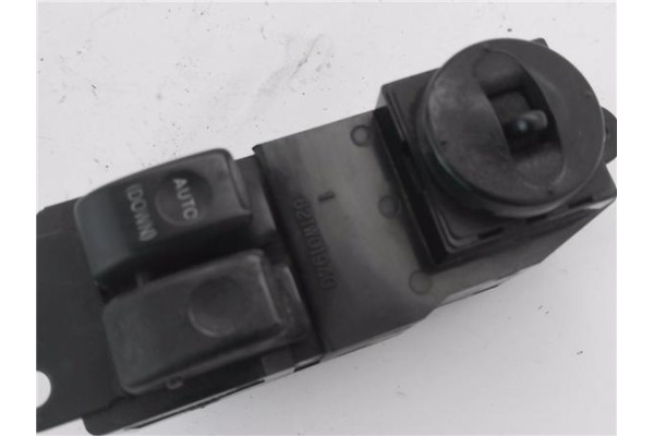 Recambio de mando elevalunas delantero izquierdo para hyundai h-1 furgón 2.5 td referencia OEM IAM 935704A000 935704A100 