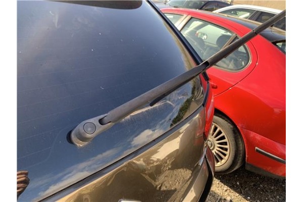 Recambio de brazo limpiaparabrisas trasero para citroen c4 picasso 1.6 hdi referencia OEM IAM 6429AS  