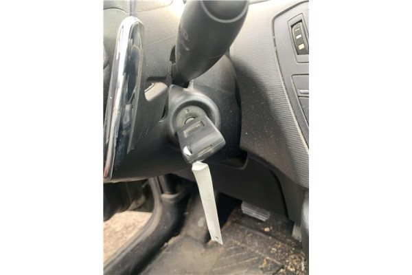 Recambio de clausor para citroen c4 picasso 1.6 hdi referencia OEM IAM 4162KF 4162XT 