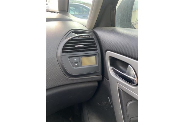 Recambio de rejilla entrada de aire para citroen c4 picasso 1.6 hdi referencia OEM IAM 6451WS  