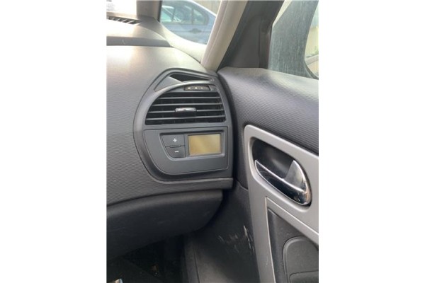 Recambio de rejilla entrada de aire para citroen c4 picasso 1.6 hdi referencia OEM IAM 6451WS  