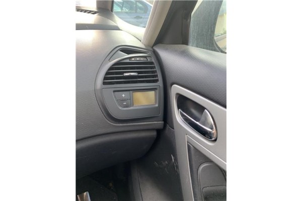 Recambio de rejilla entrada de aire para citroen c4 picasso 1.6 hdi referencia OEM IAM 6451WS  