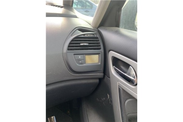 Recambio de rejilla entrada de aire para citroen c4 picasso 1.6 hdi referencia OEM IAM 6451WS  