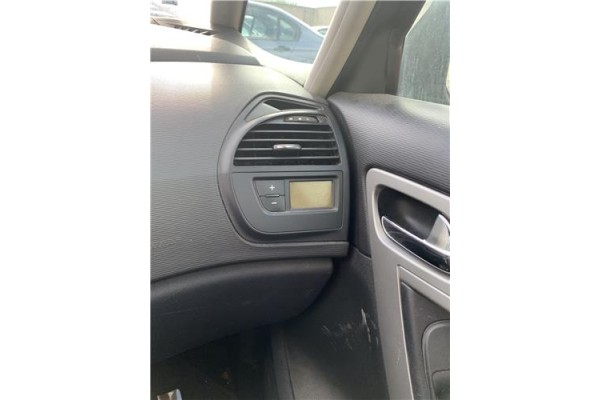 Recambio de rejilla entrada de aire para citroen c4 picasso 1.6 hdi referencia OEM IAM 6451WS  