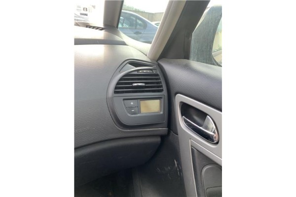 Recambio de rejilla entrada de aire para citroen c4 picasso 1.6 hdi referencia OEM IAM 6451WS  