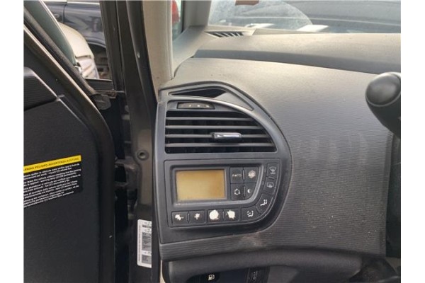 Recambio de rejilla entrada de aire para citroen c4 picasso 1.6 hdi referencia OEM IAM 6451WR  