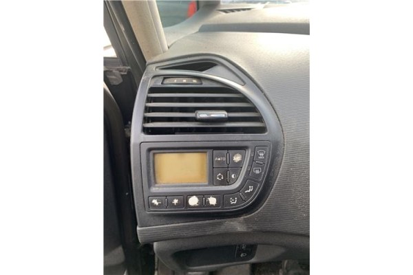 Recambio de rejilla entrada de aire para citroen c4 picasso 1.6 hdi referencia OEM IAM 6451WR  