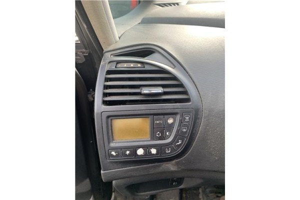 Recambio de rejilla entrada de aire para citroen c4 picasso 1.6 hdi referencia OEM IAM 6451WR  