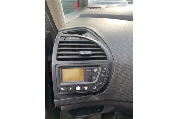 Recambio de rejilla entrada de aire para citroen c4 picasso 1.6 hdi referencia OEM IAM 6451WR  