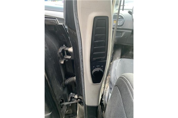 Recambio de rejilla entrada de aire para citroen c4 picasso 1.6 hdi referencia OEM IAM 6451XH  