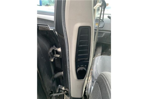 Recambio de rejilla entrada de aire para citroen c4 picasso 1.6 hdi referencia OEM IAM 6451XH  