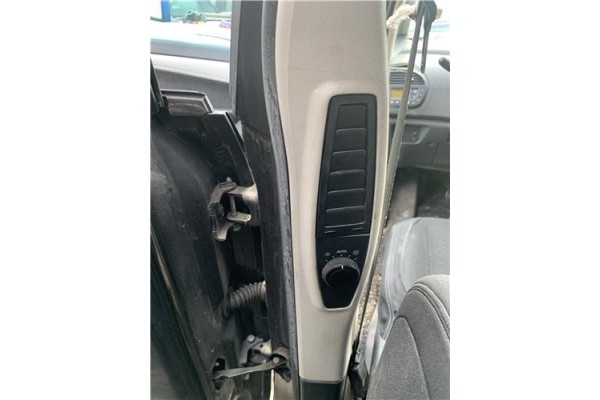 Recambio de rejilla entrada de aire para citroen c4 picasso 1.6 hdi referencia OEM IAM 6451XH  
