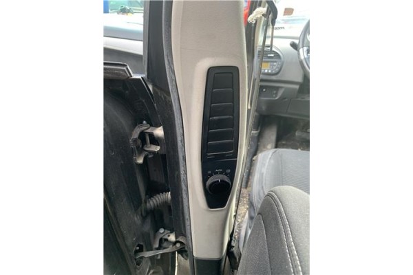 Recambio de rejilla entrada de aire para citroen c4 picasso 1.6 hdi referencia OEM IAM 6451XH  