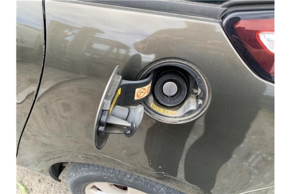 Recambio de tapa exterior combustible para citroen c4 picasso 1.6 hdi referencia OEM IAM 1517E4  