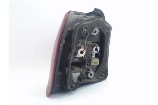 Recambio de piloto trasero derecho para hyundai lantra (j1) referencia OEM IAM 9240228021  