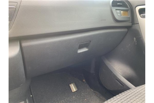 Recambio de tapa guantera para citroen c4 picasso 1.6 hdi referencia OEM IAM 8218FF  