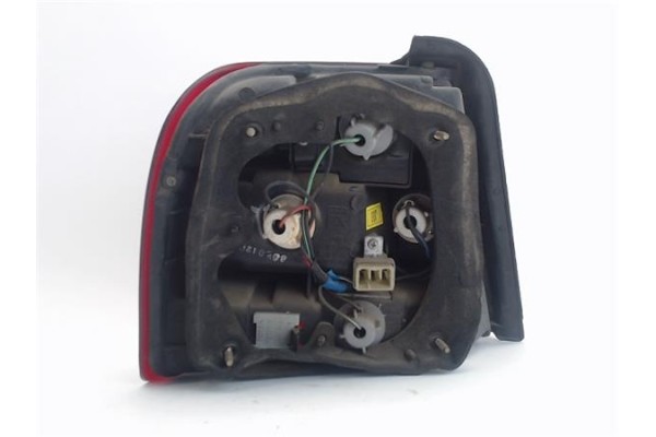 Recambio de piloto trasero derecho para hyundai lantra (j1) referencia OEM IAM 9240228021  