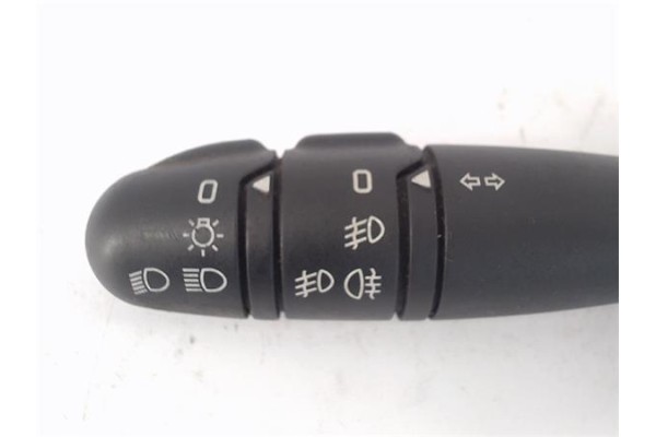 Recambio de mando intermitencia para renault clio ii fase ii (b/cb0) referencia OEM IAM   