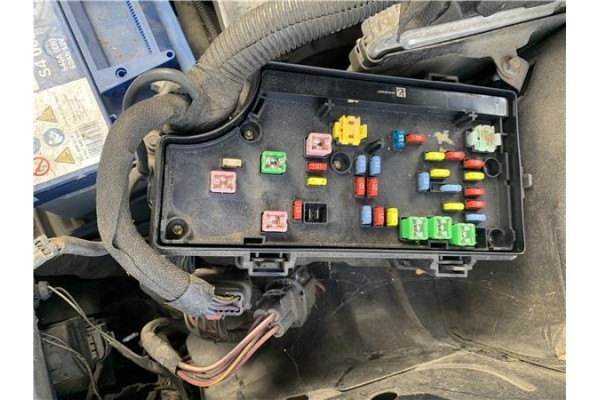 Recambio de caja fusibles/rele para jeep compass (mk) 2.0 sport referencia OEM IAM 68028007AD  