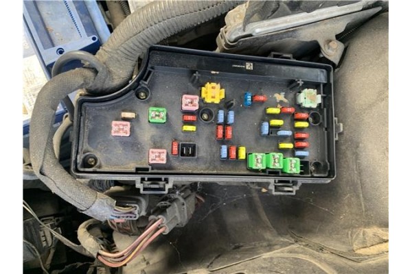 Recambio de caja fusibles/rele para jeep compass (mk) 2.0 sport referencia OEM IAM 68028007AD  