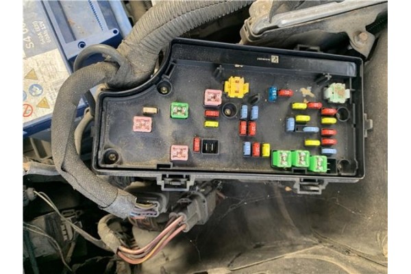Recambio de caja fusibles/rele para jeep compass (mk) 2.0 sport referencia OEM IAM 68028007AD  