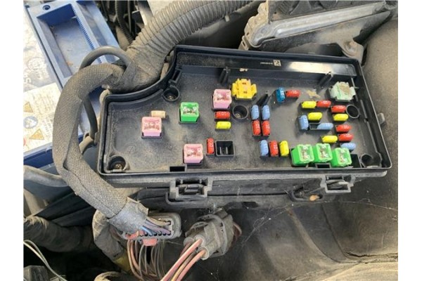 Recambio de caja fusibles/rele para jeep compass (mk) 2.0 sport referencia OEM IAM 68028007AD  