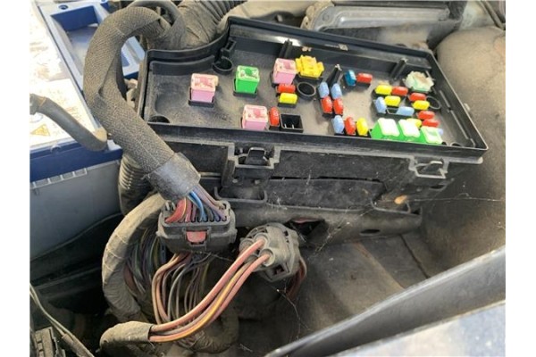 Recambio de caja fusibles/rele para jeep compass (mk) 2.0 sport referencia OEM IAM 68028007AD  