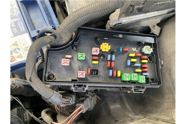 Recambio de caja fusibles/rele para jeep compass (mk) 2.0 sport referencia OEM IAM 68028007AD  