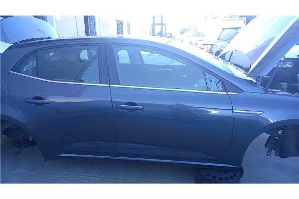 Recambio de puerta trasero derecha para renault megane iv berlina 5p 1.2 experience referencia OEM IAM 821001172R  