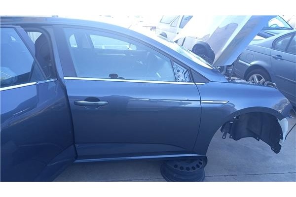 Recambio de puerta delantero derecha para renault megane iv berlina 5p 1.2 experience referencia OEM IAM 801001148R  